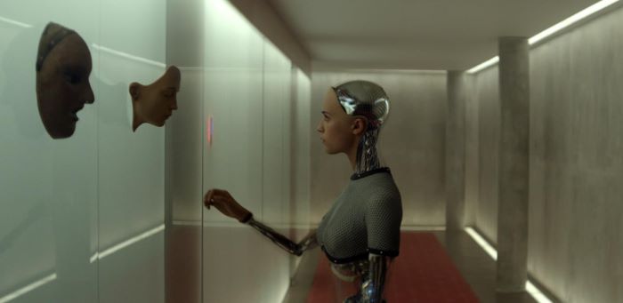 Filmes de Inteligência Artificial: imagem da capa do filme "Ex-Machina: Instinto Artificial"